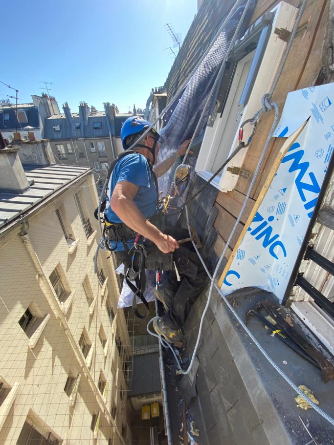 Pose de velux sur brisis ardoises
